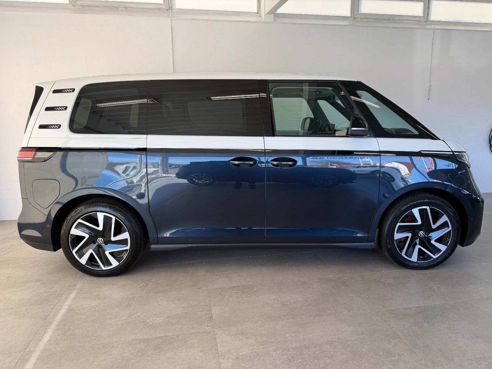 Blå VW ID.Buzz fra 2023