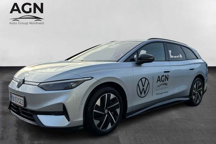 Sølv VW ID.7 fra 2026 set udefra