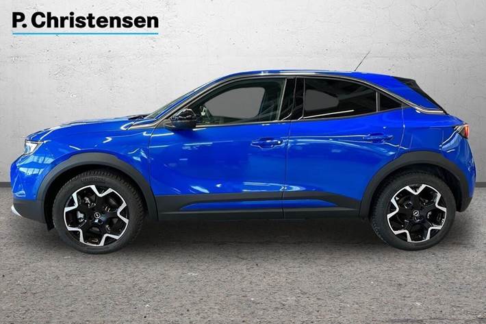 Blå Opel Mokka-e fra 2023