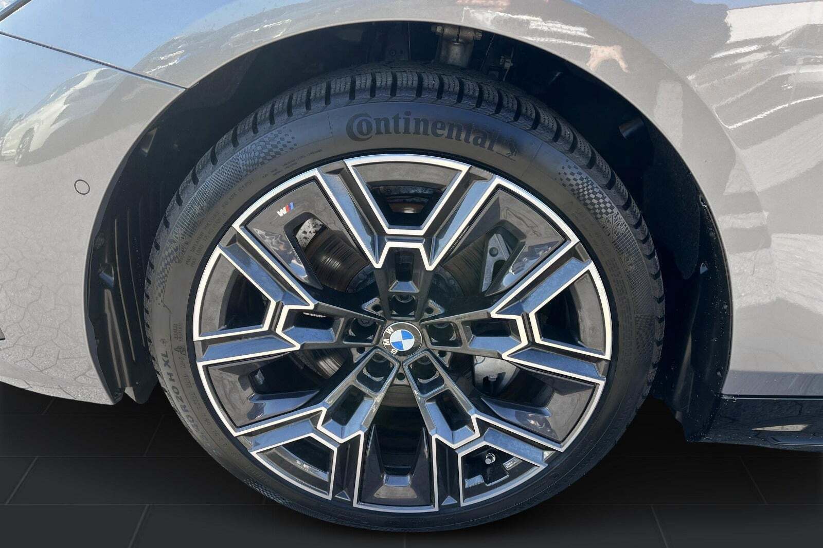 Orange BMW i5 fra 2026