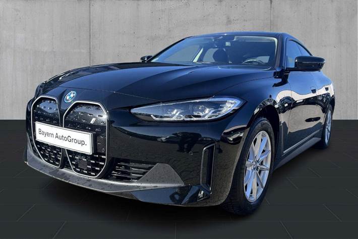 Sort BMW i4 fra 2023 set udefra