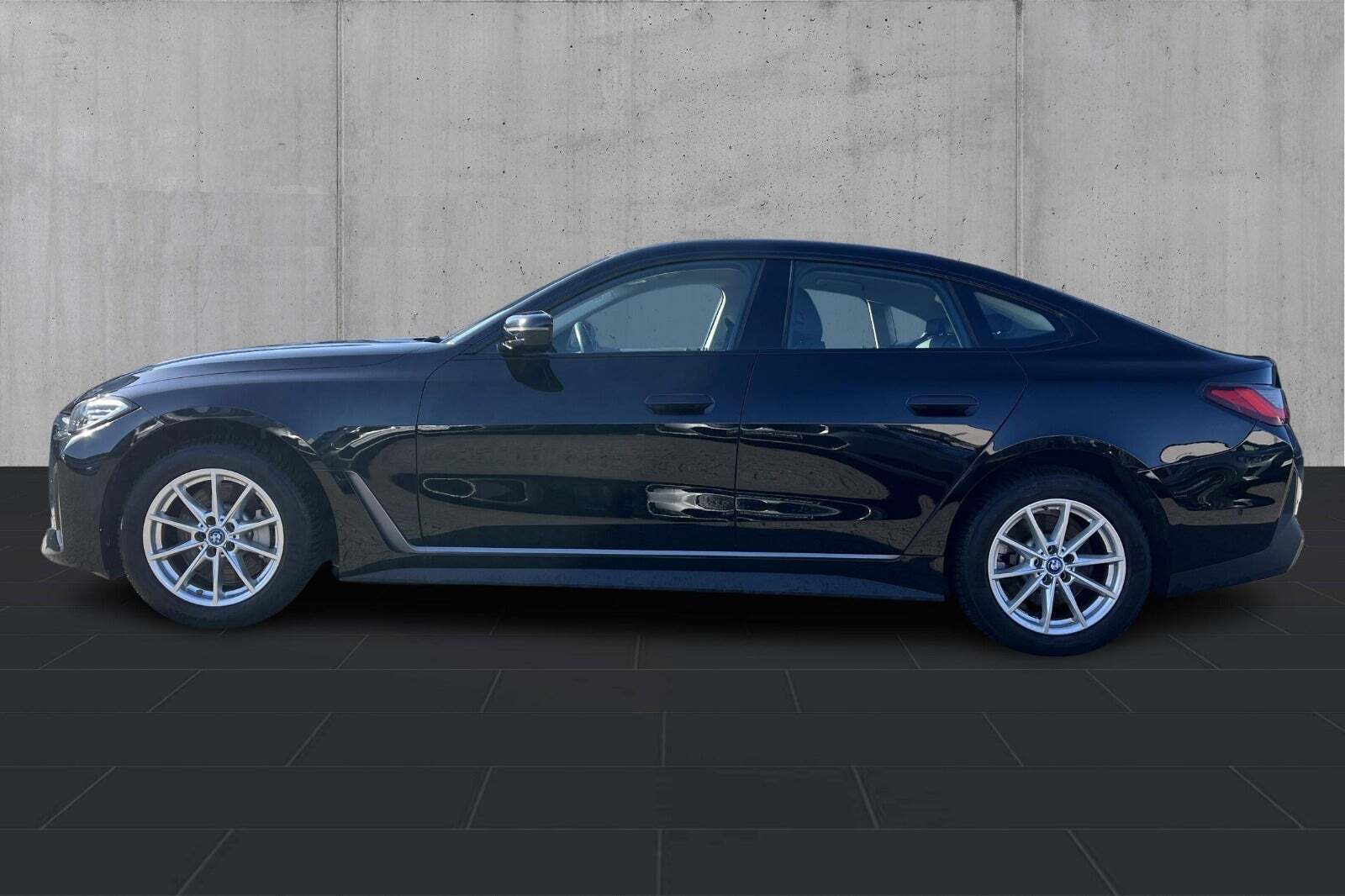 Sort BMW i4 fra 2023