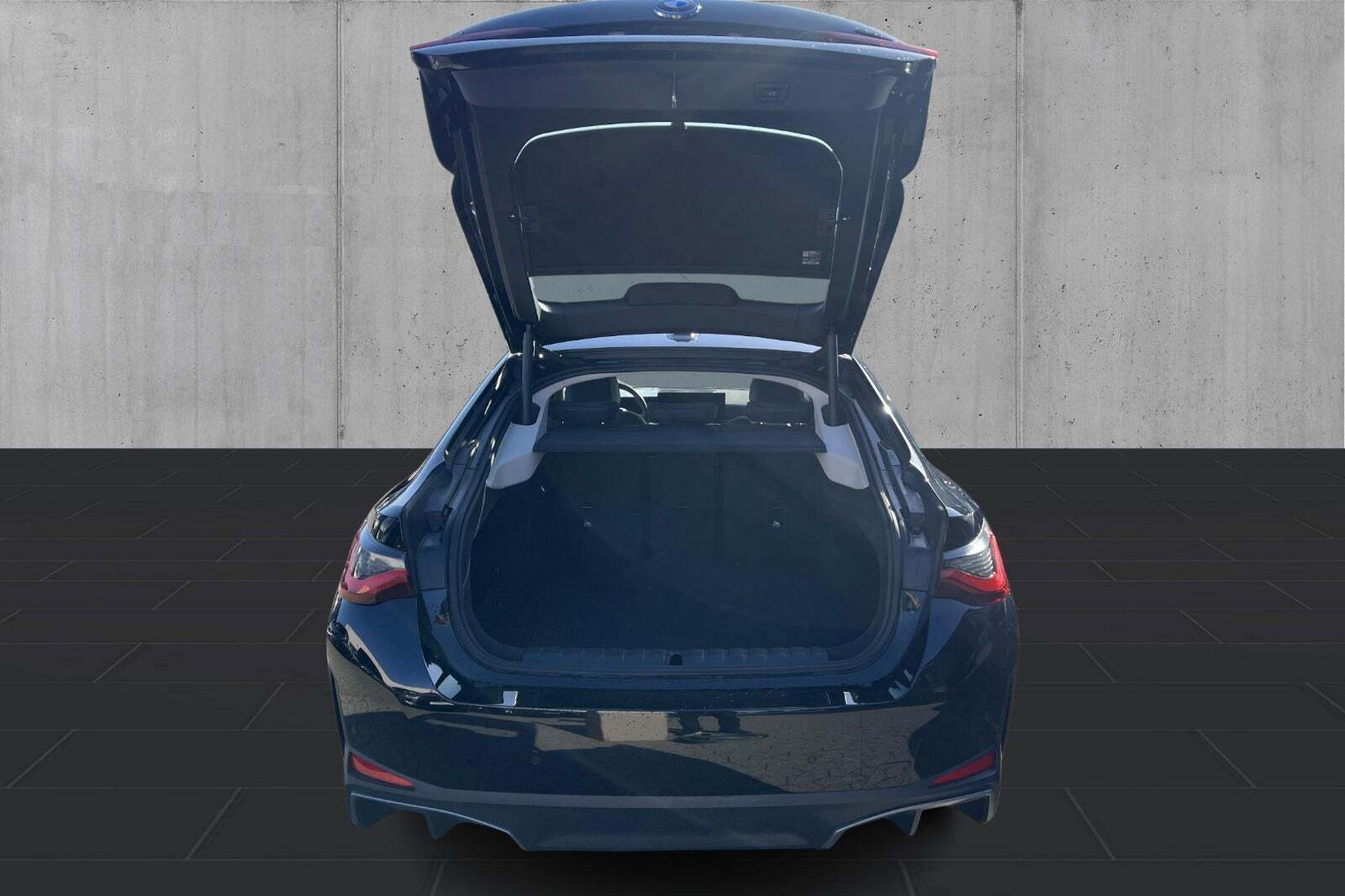 Sort BMW i4 fra 2023