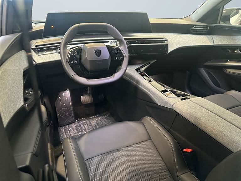 Peugeot e-5008 77 Allure 7prs