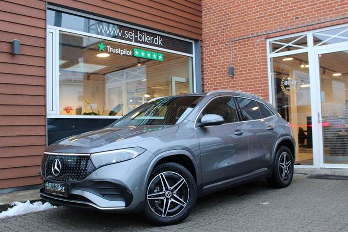 Grå Mercedes EQA250+ fra 2024 set udefra