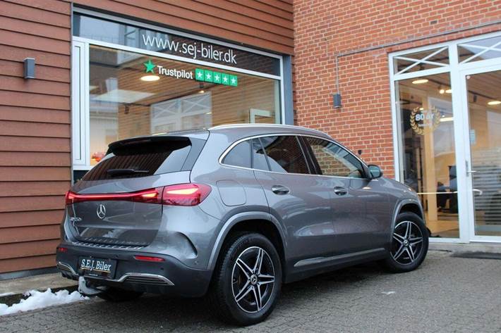 Grå Mercedes EQA250+ fra 2024