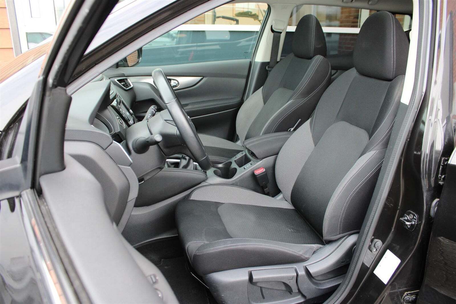 Sort Nissan Qashqai fra 2018