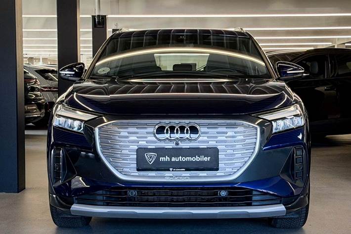 Blå Audi Q4 e-tron fra 2024