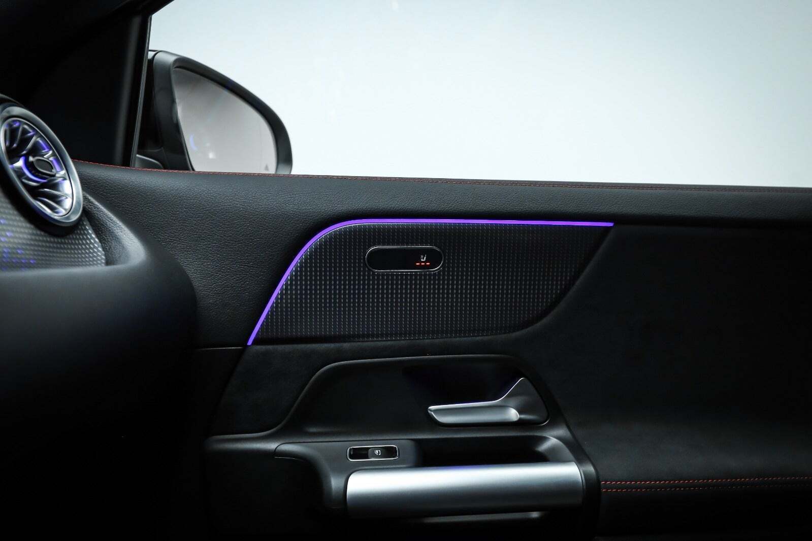 Grå Mercedes EQA250+ fra 2023