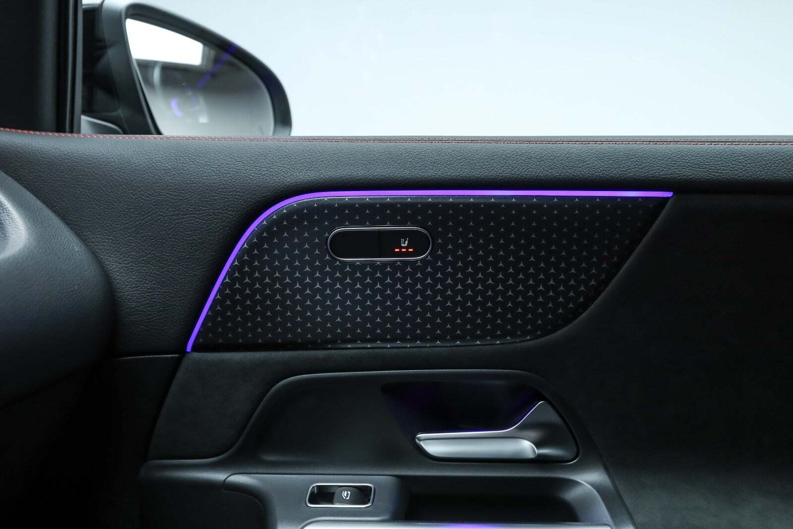 Blå Mercedes EQA250+ fra 2025