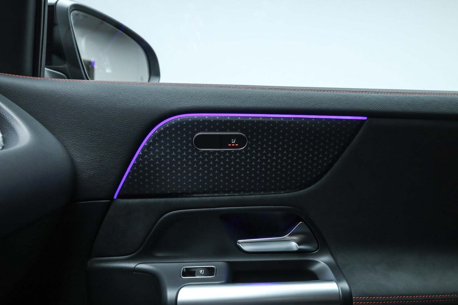 Blå Mercedes EQA250+ fra 2025