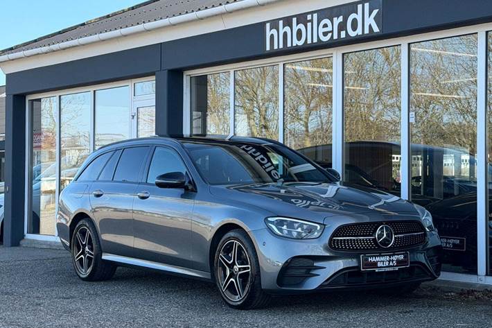 Grå Mercedes E300 de fra 2023 set udefra