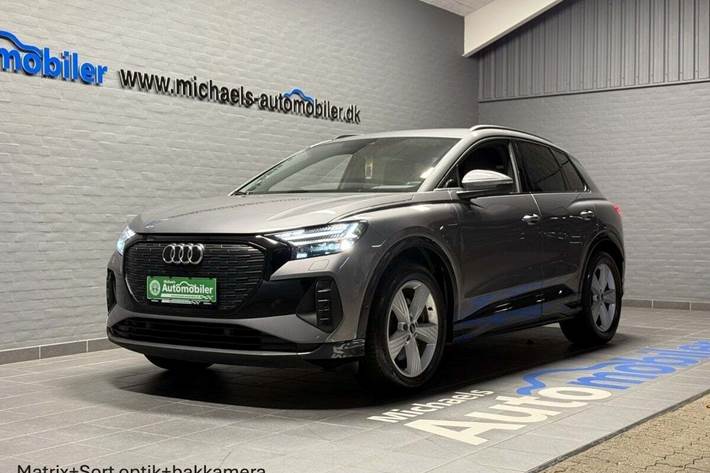 Grå Audi Q4 e-tron fra 2024 set udefra