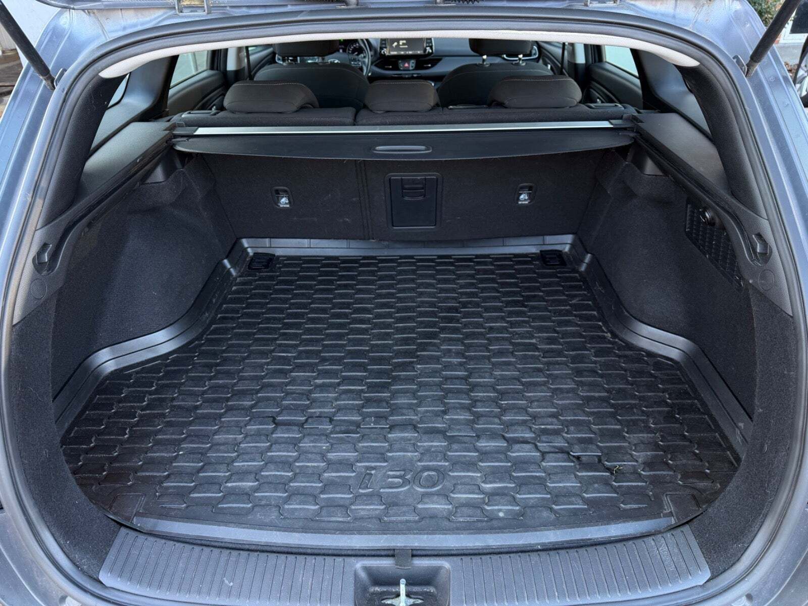 Grå Hyundai i30 fra 2020