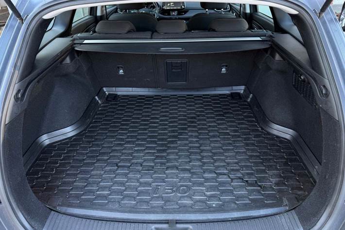 Grå Hyundai i30 fra 2020