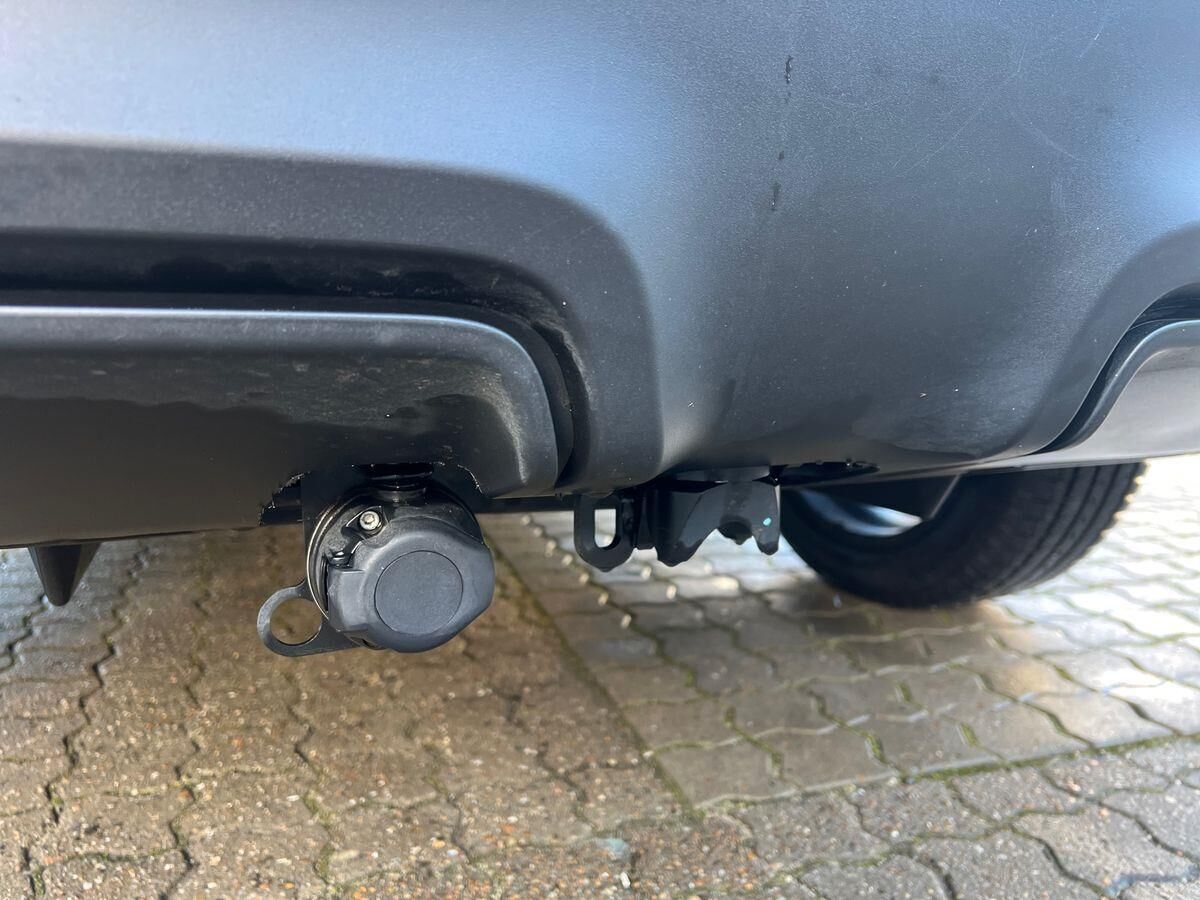 Sort Toyota BZ4X fra 2025