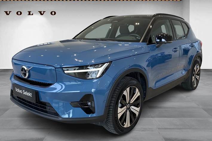 Blå Volvo XC40 fra 2022 set udefra
