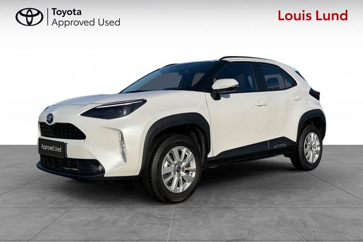 Hvid Toyota Yaris Cross fra 2025 set udefra