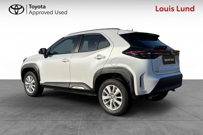 Hvid Toyota Yaris Cross fra 2025