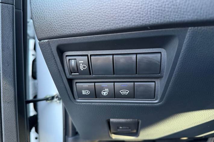 Hvid Toyota Yaris Cross fra 2025