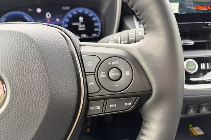 Blå Toyota Corolla Cross fra 2025