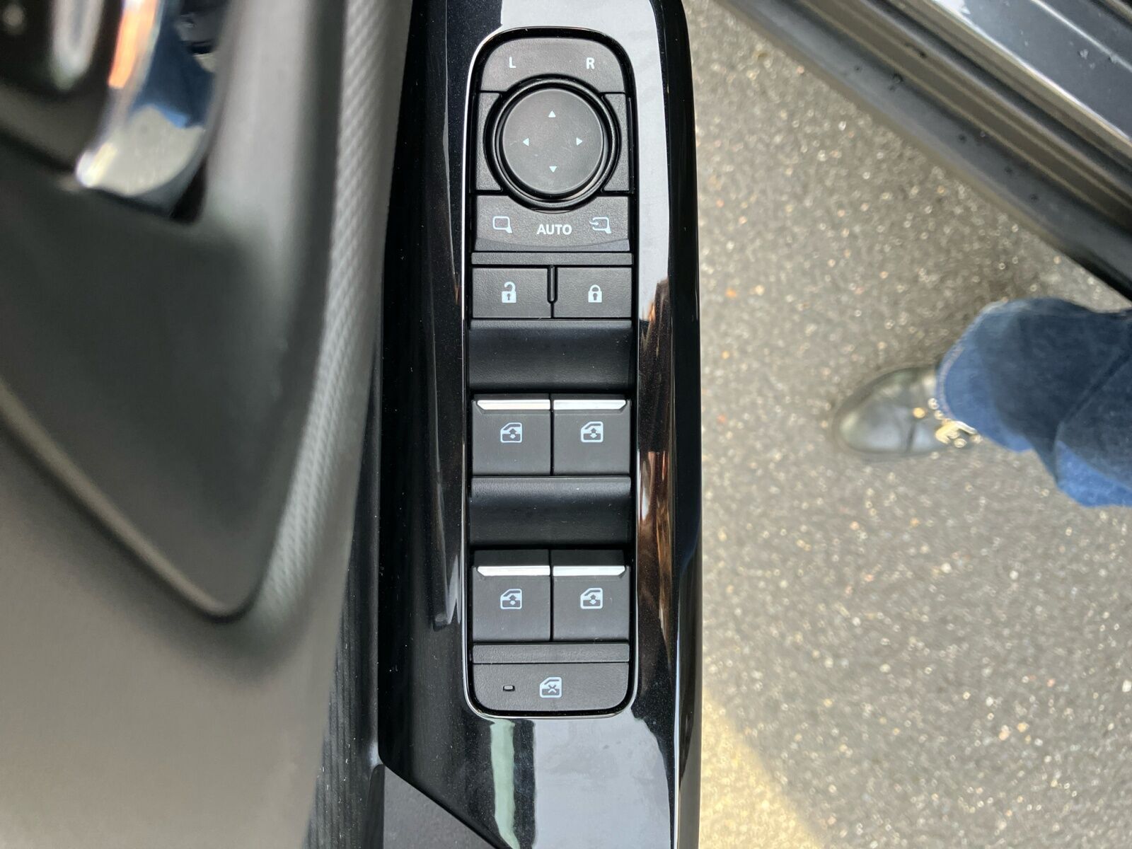 Grå Suzuki eVitara fra 2025