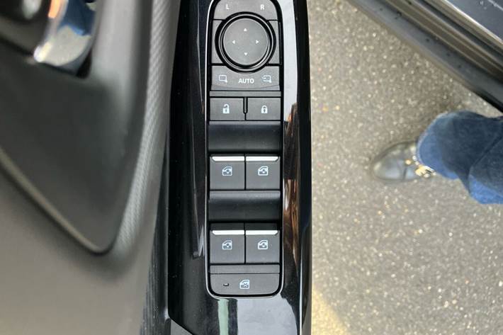 Grå Suzuki eVitara fra 2025