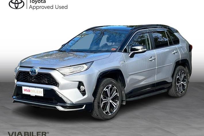 Sølv Toyota RAV4 Plug-in fra 2021 set udefra