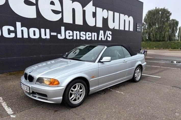 undefined BMW 318i fra 2003 set udefra