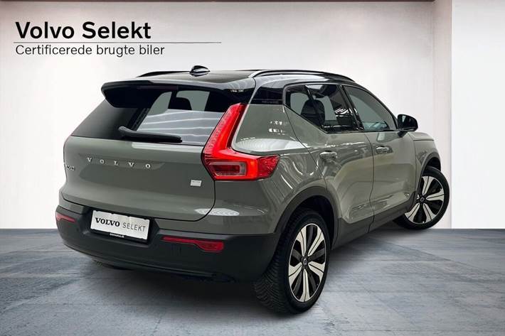 Grøn Volvo XC40 fra 2023