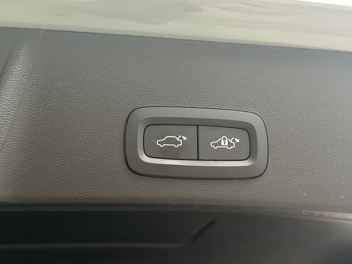 Grøn Volvo XC40 fra 2023