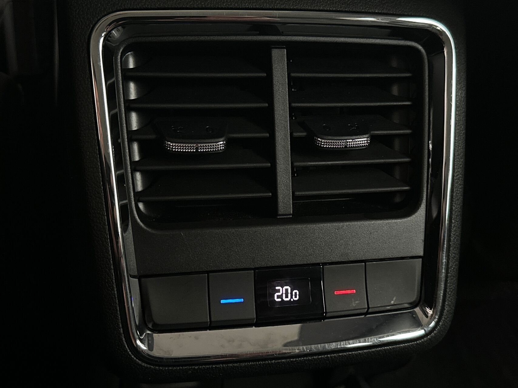 Grå Skoda Enyaq fra 2021