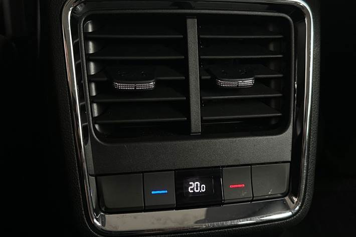 Grå Skoda Enyaq fra 2021