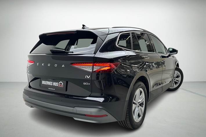 Sort Skoda Enyaq fra 2024