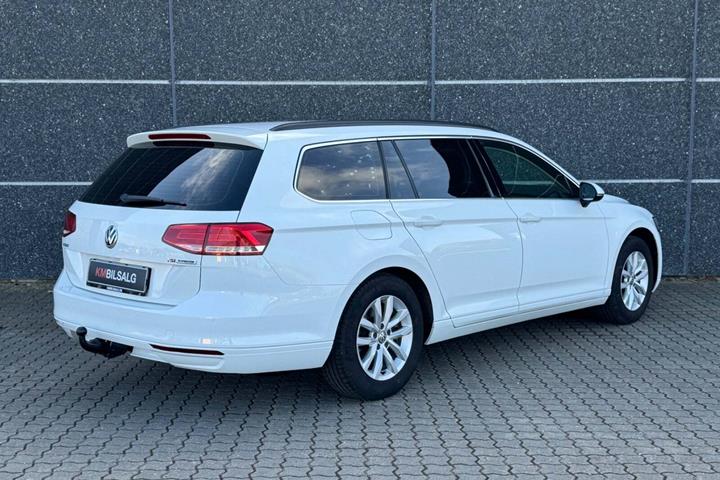 Hvid VW Passat fra 2017