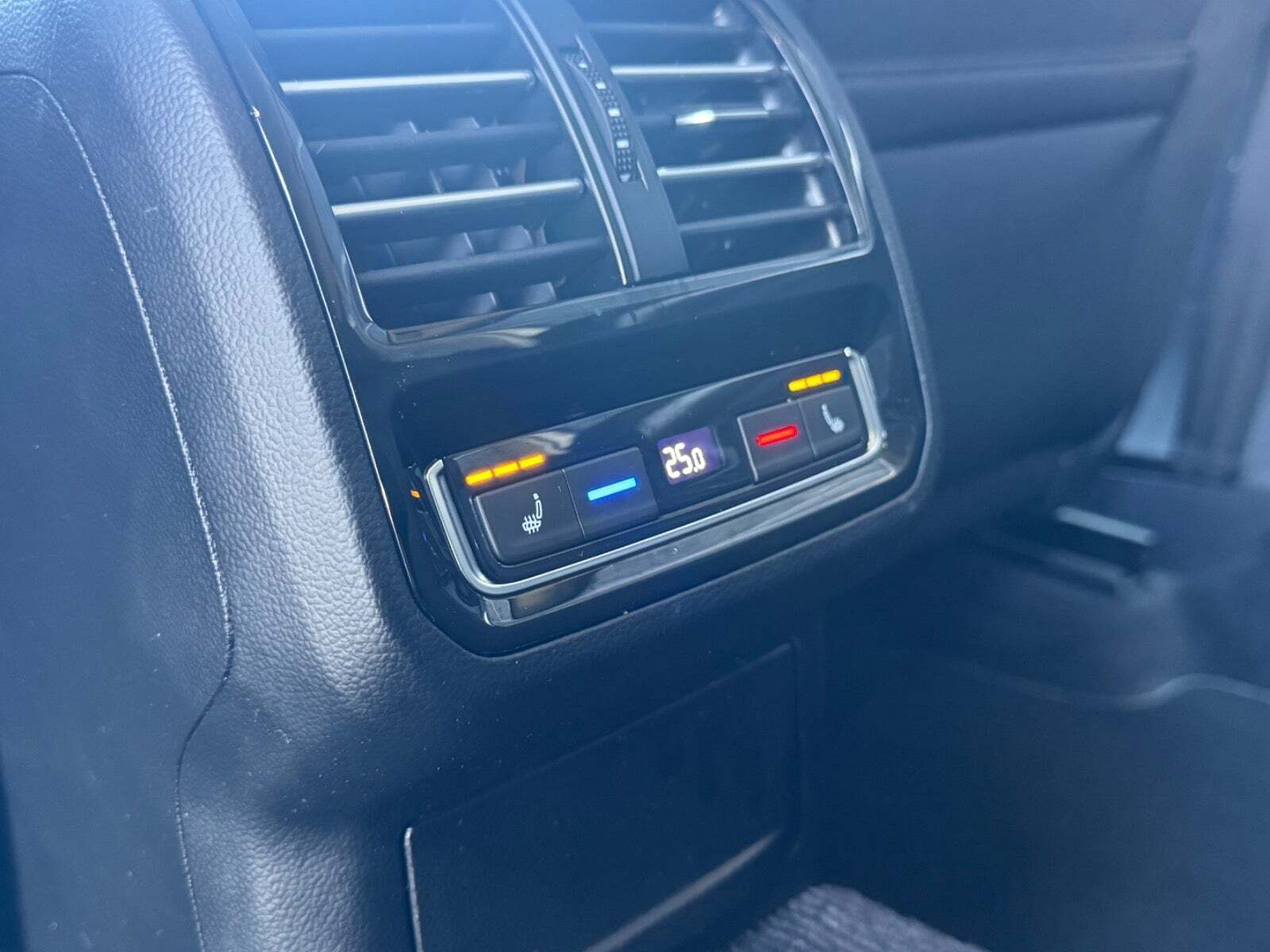 Hvid VW Passat fra 2017