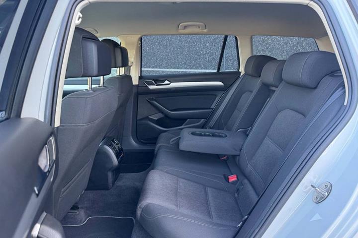 Hvid VW Passat fra 2017