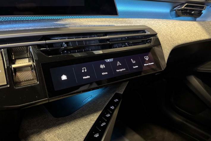 Hvid Peugeot e-3008 fra 2024