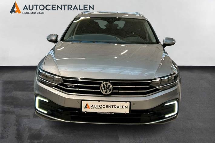 Sølv VW Passat fra 2020