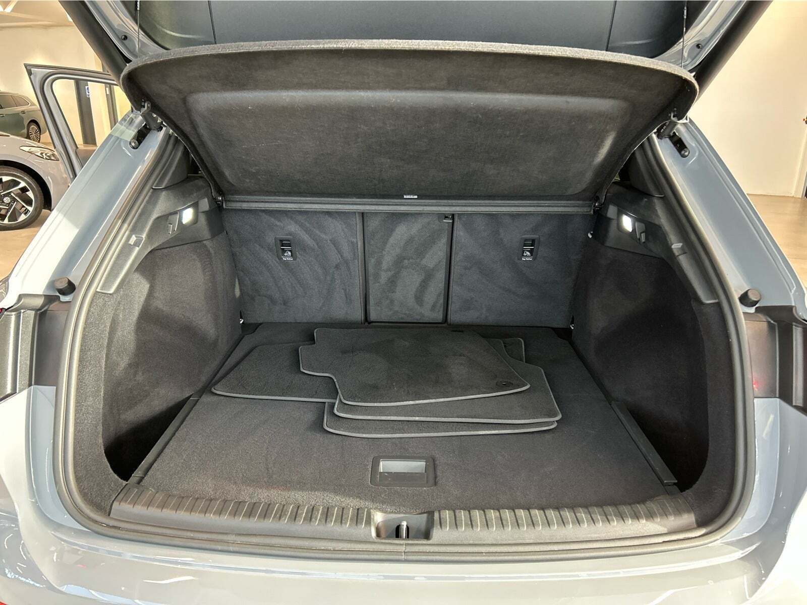 Grå Audi Q4 e-tron fra 2022