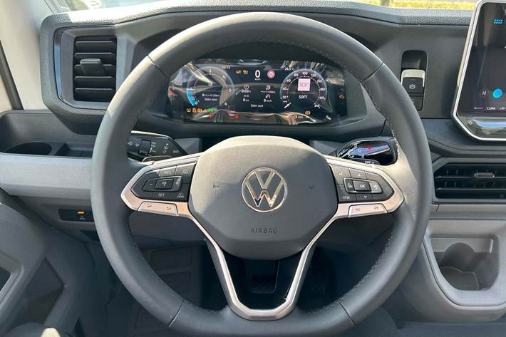 Hvid VW Crafter 35 fra 2026