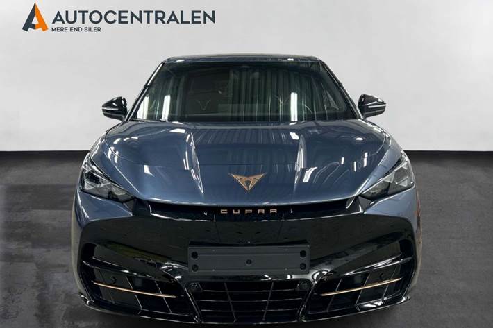 Blå Cupra Tavascan fra 2024