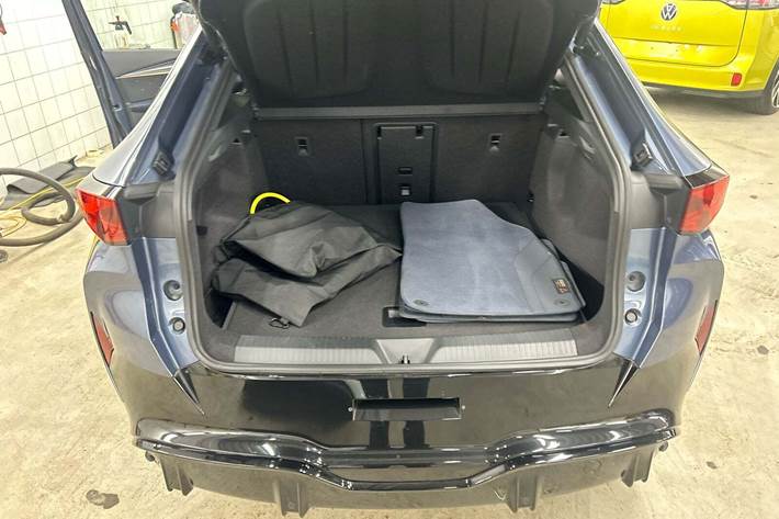 Blå Cupra Tavascan fra 2024