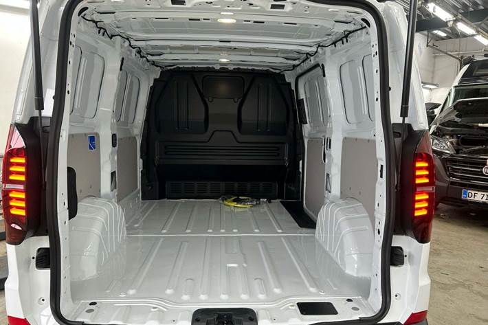 Hvid VW e-Transporter fra 2025