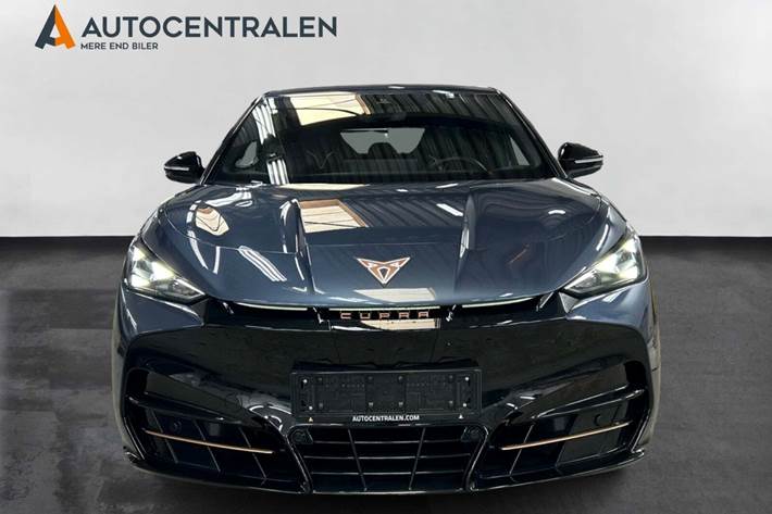 Blå Cupra Tavascan fra 2024