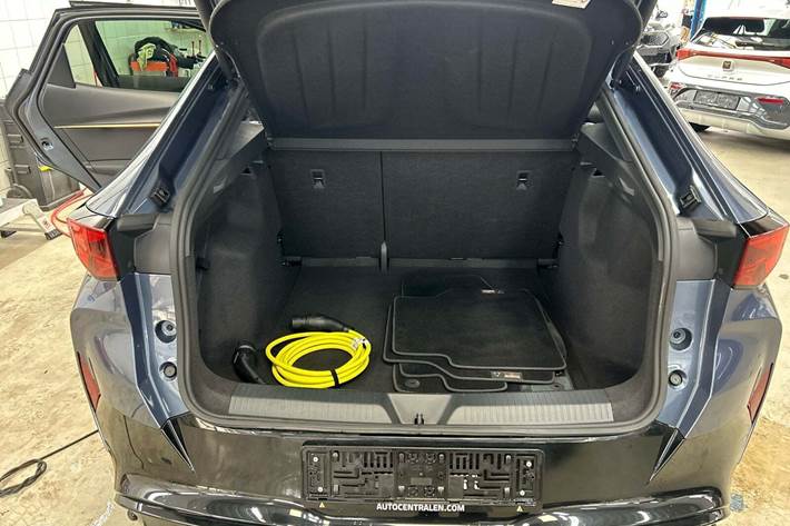 Blå Cupra Tavascan fra 2024