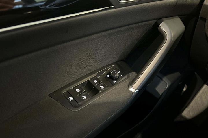 Sort VW Touran fra 2020