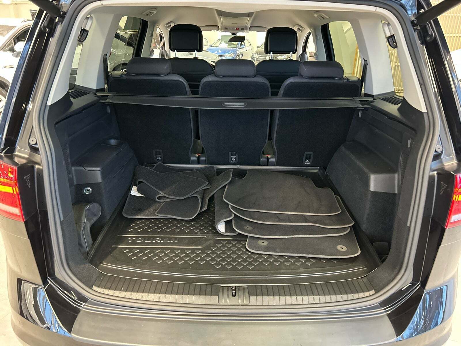 Sort VW Touran fra 2020