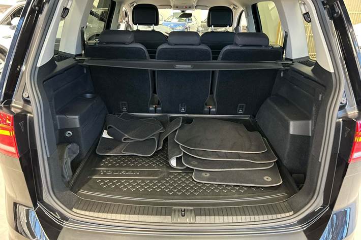 Sort VW Touran fra 2020