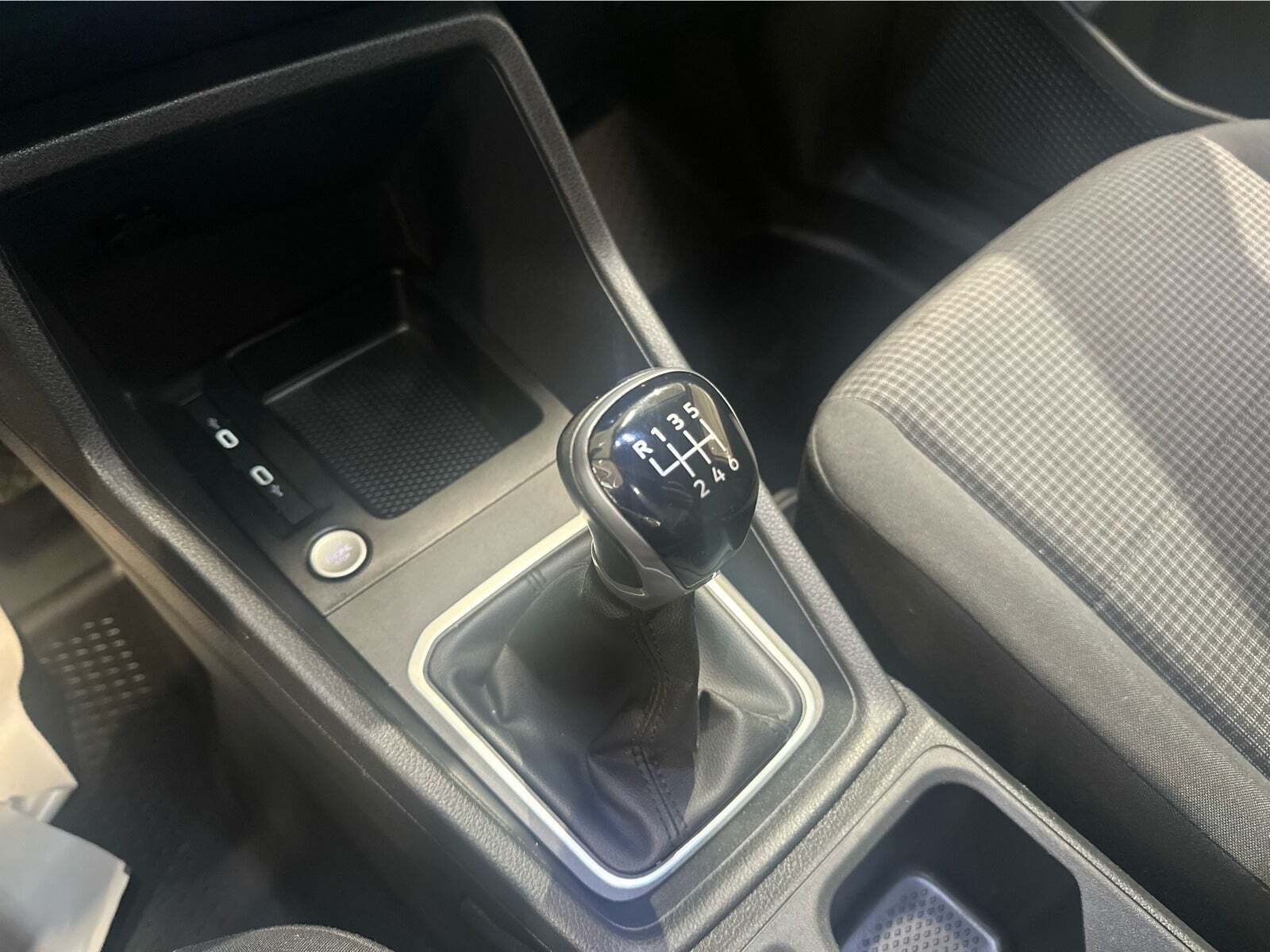 Hvid VW Caddy fra 2021